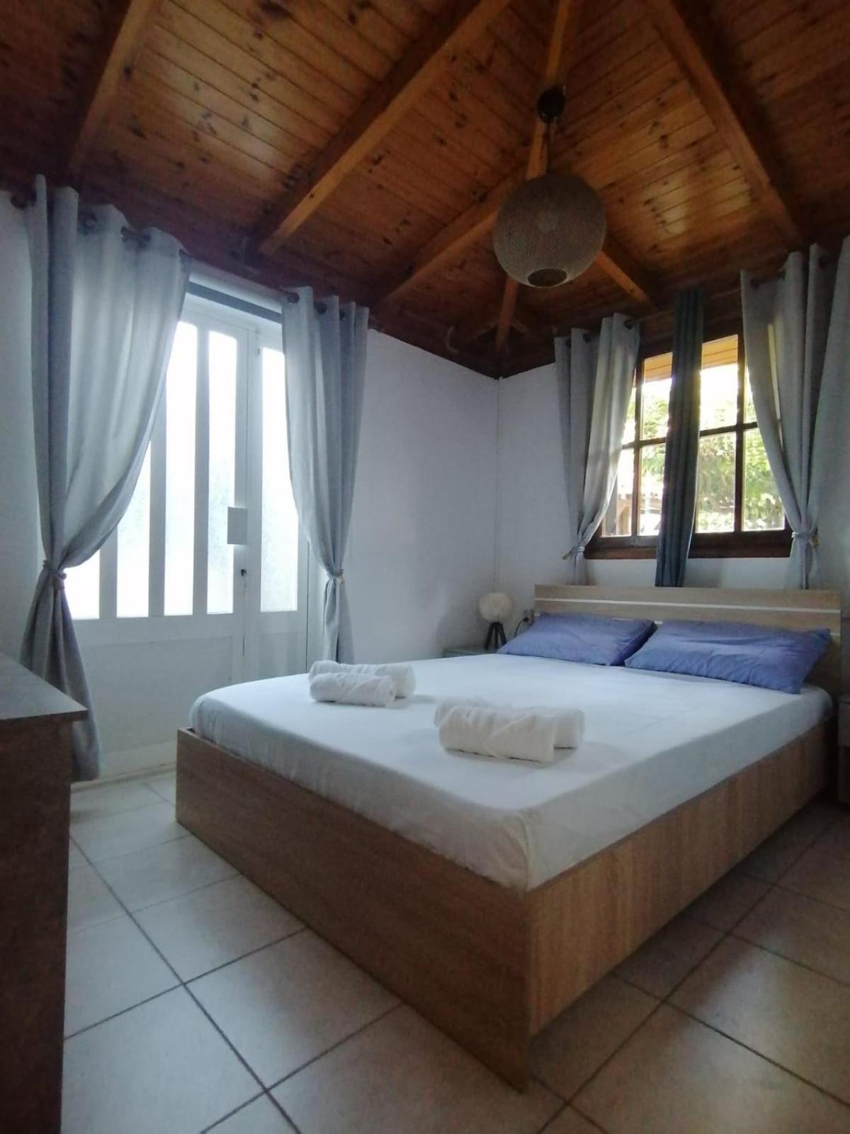 Tota's Family House, 4 Min Walk To The