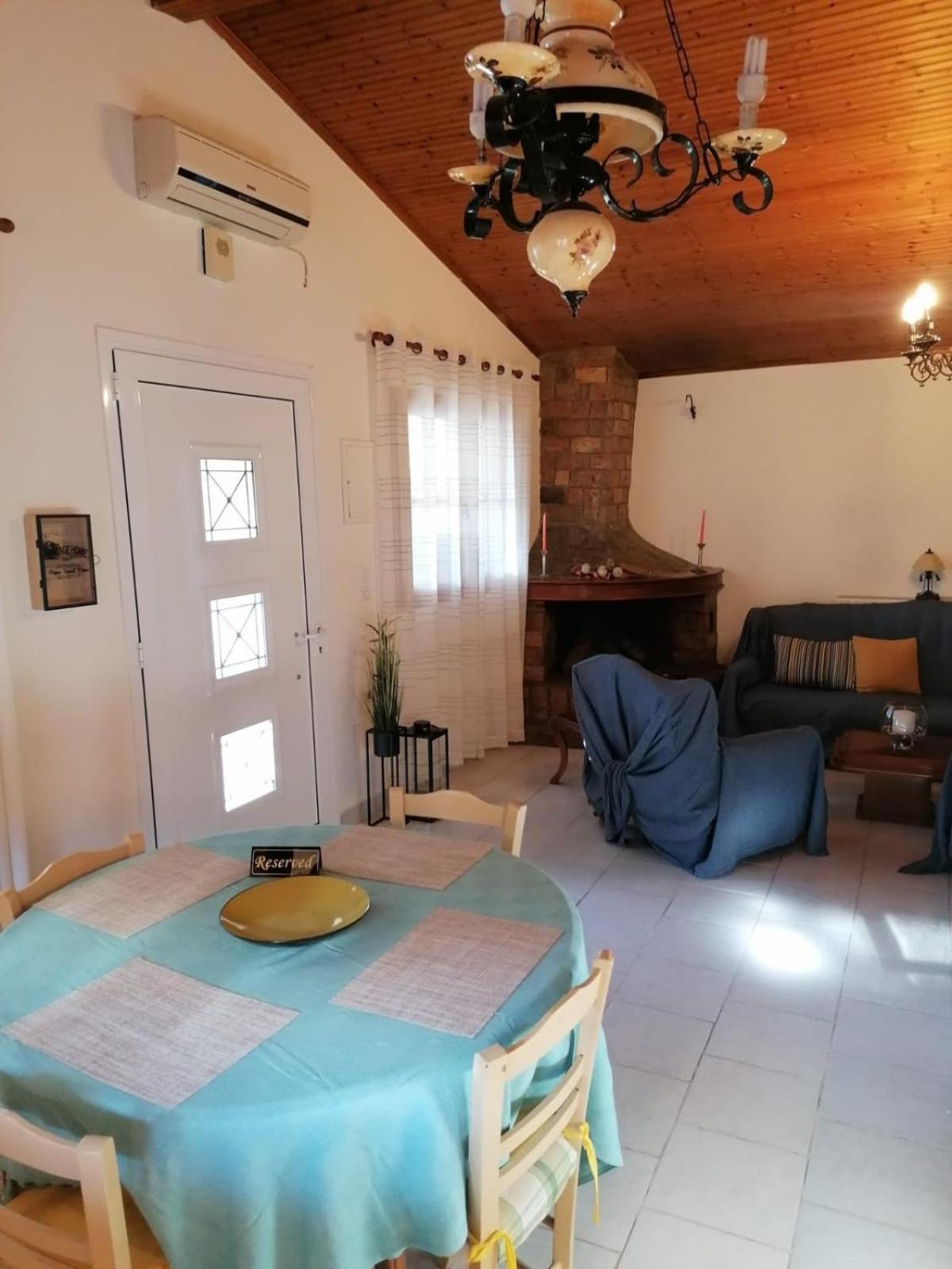 Casa vacanze Tota's Family House, 4 Min Walk To The